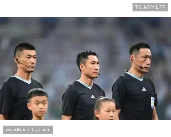 中超主裁判判罚再引争议，赛场风波不断