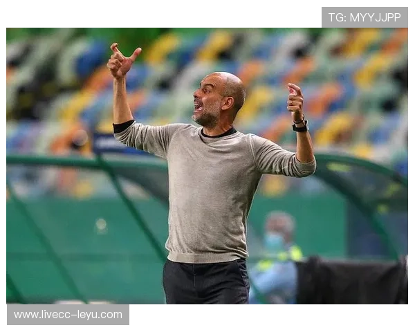 体育媒体人老张的报道疲劳与突破：上海海港赛季引发的职业困境与转机