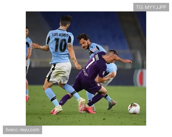 格拉纳达防守稳固状态回升，强势表现引关注