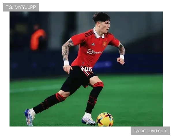 南美足球宿敌再燃战火，经典对决引全球瞩目