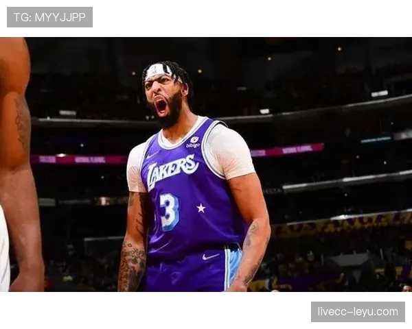 戴维斯助攻能力突出，带领球队取得胜利表现稳健