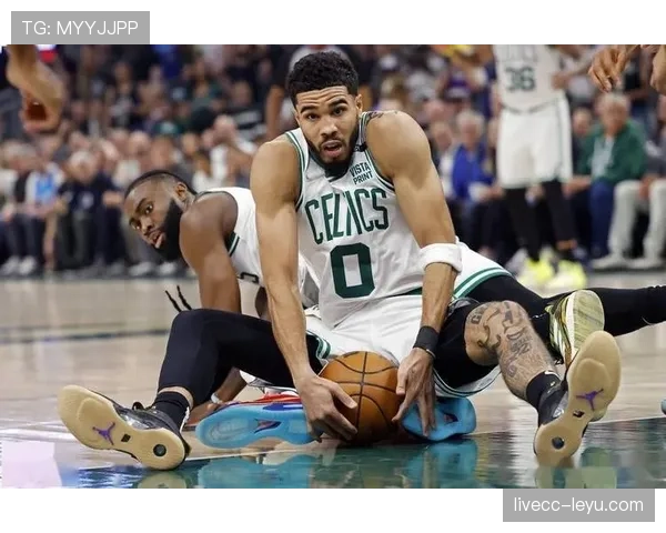 文斯·卡特突破能力提升球队关键时刻得分效率显著拉开差距