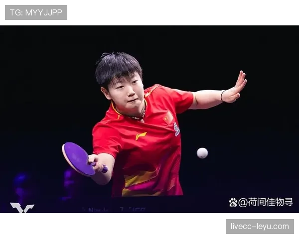 孙颖莎打完球直接躺沙发上刷剧？运动员也能这么佛系？